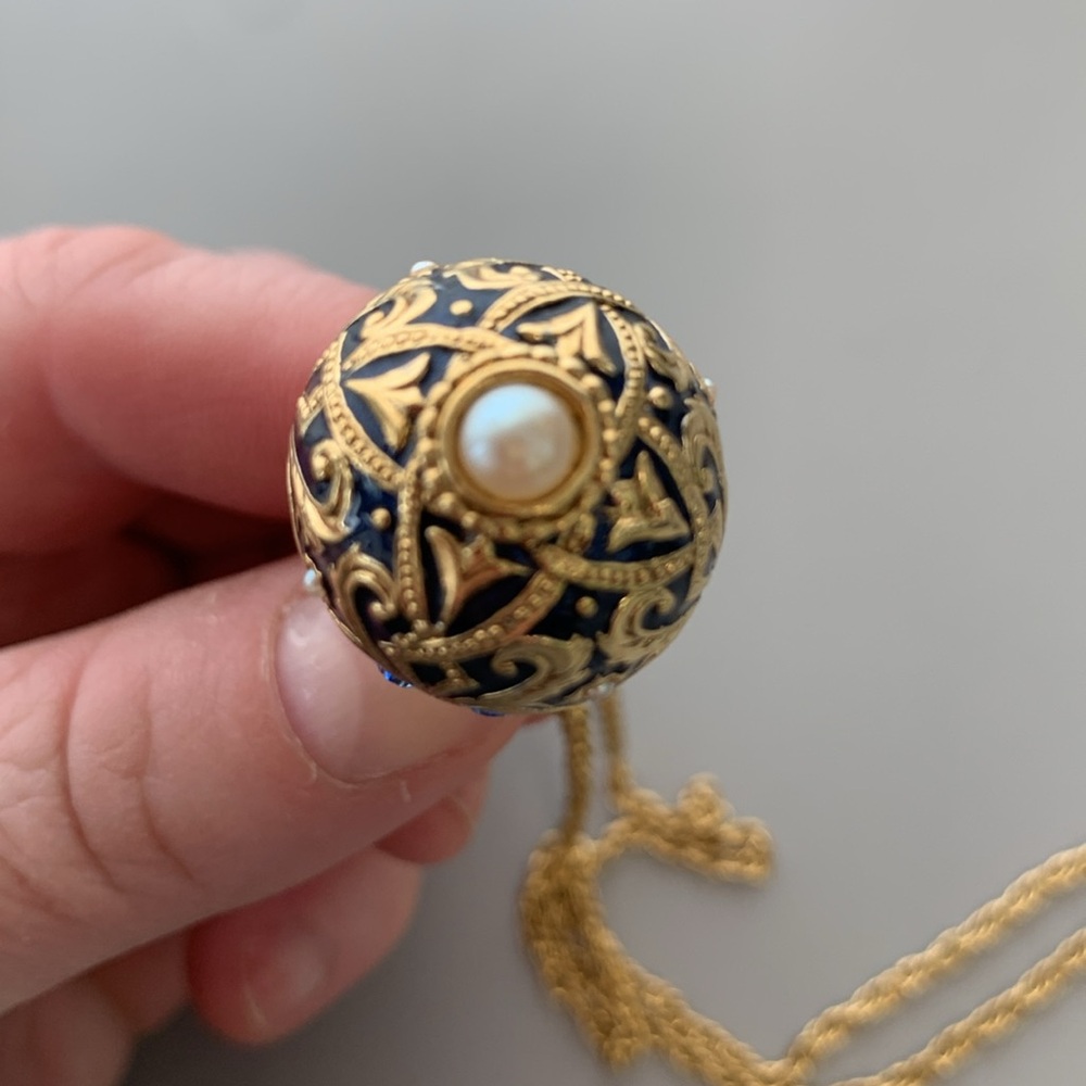 Joan Rivers Egg Necklace - Picture 3 of 7